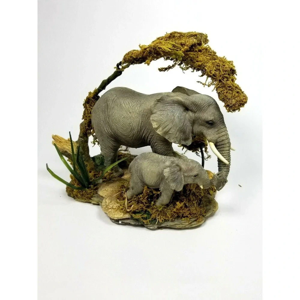 CLASSIC TREASURES  ELEPHANT SCULPTURE COLLECTION SERIES WITH BOX